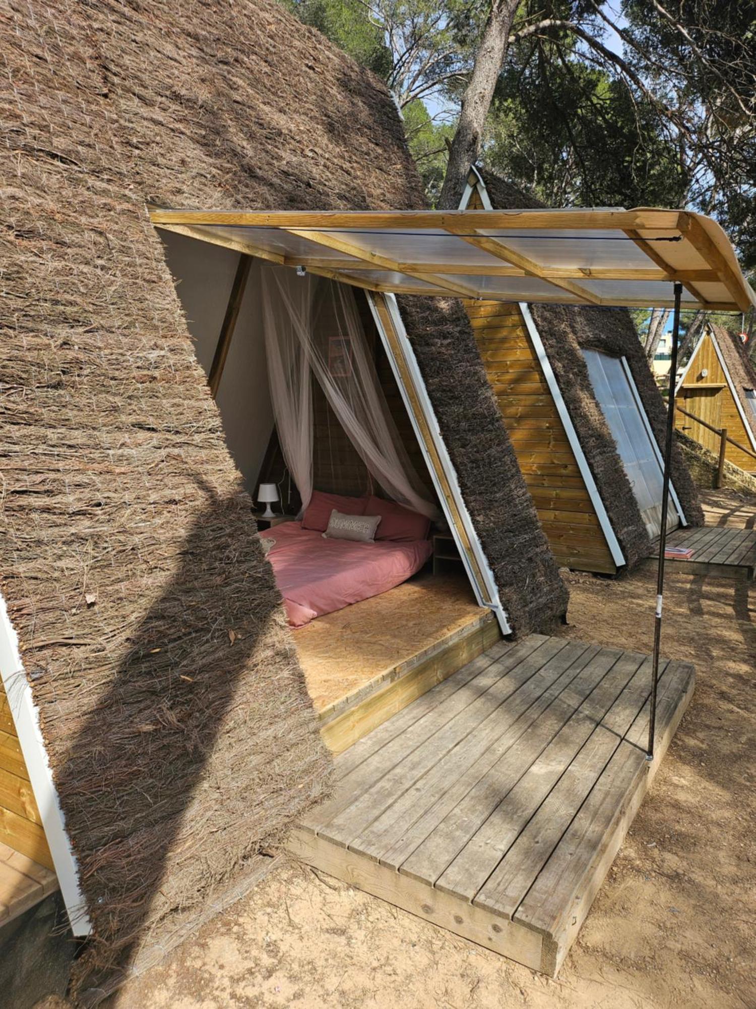 ל'אסטרטיט Glamping Lodge Estartit מראה חיצוני תמונה